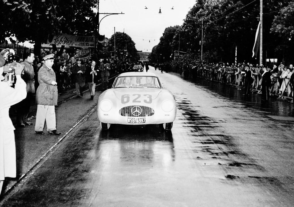 Mille Miglia, 1952. Zweiter Platz: Karl Kling/Hans Klenk (Startnummer 623) mit Mercedes-Benz Rennsportwagen Typ 300 SL (W 194, 1952).