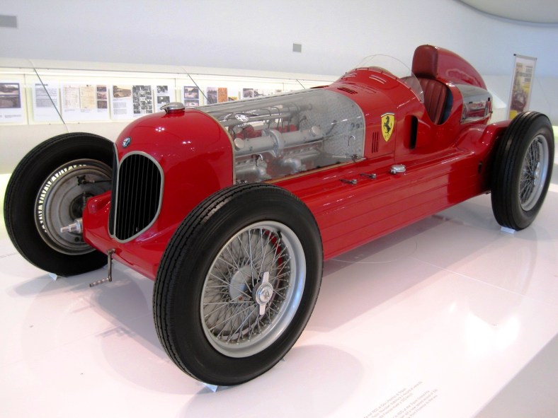 Car_Musée_Enzo_Ferrari_0048 - pic Arnaud 25 -wikimedia