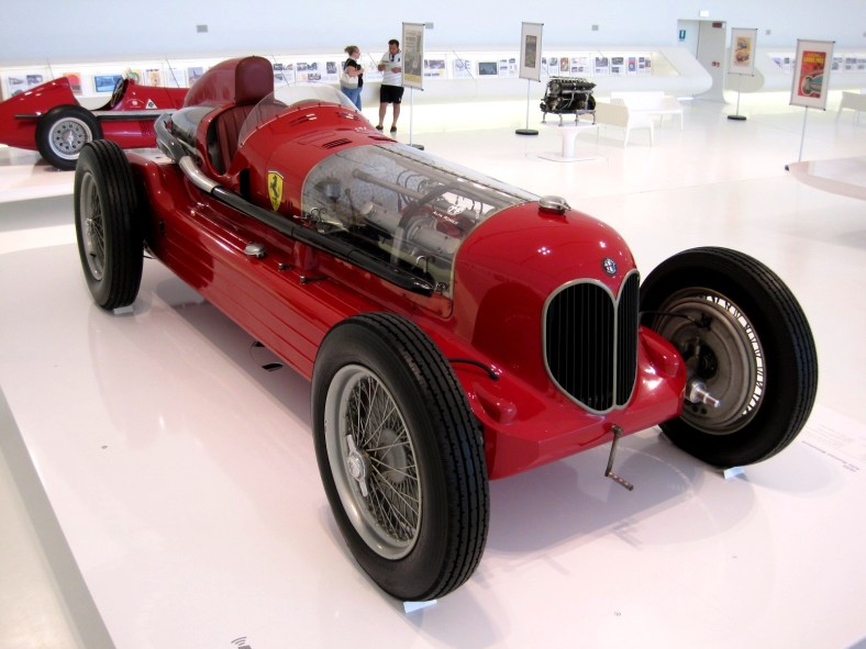 Car_Musée_Enzo_Ferrari_0049 - pic v - wikim